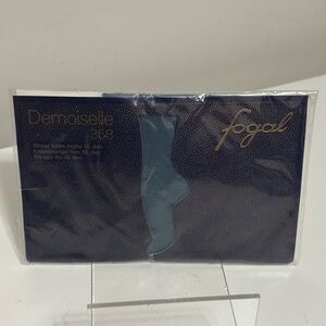 Fogal Demoiselle 15 denier sheer knee-high stocking Women’s Size Small/Medium